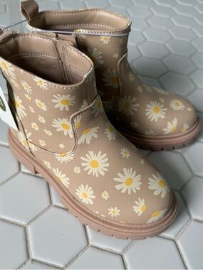 Cat & Jack Tan Floral Daisy Boots